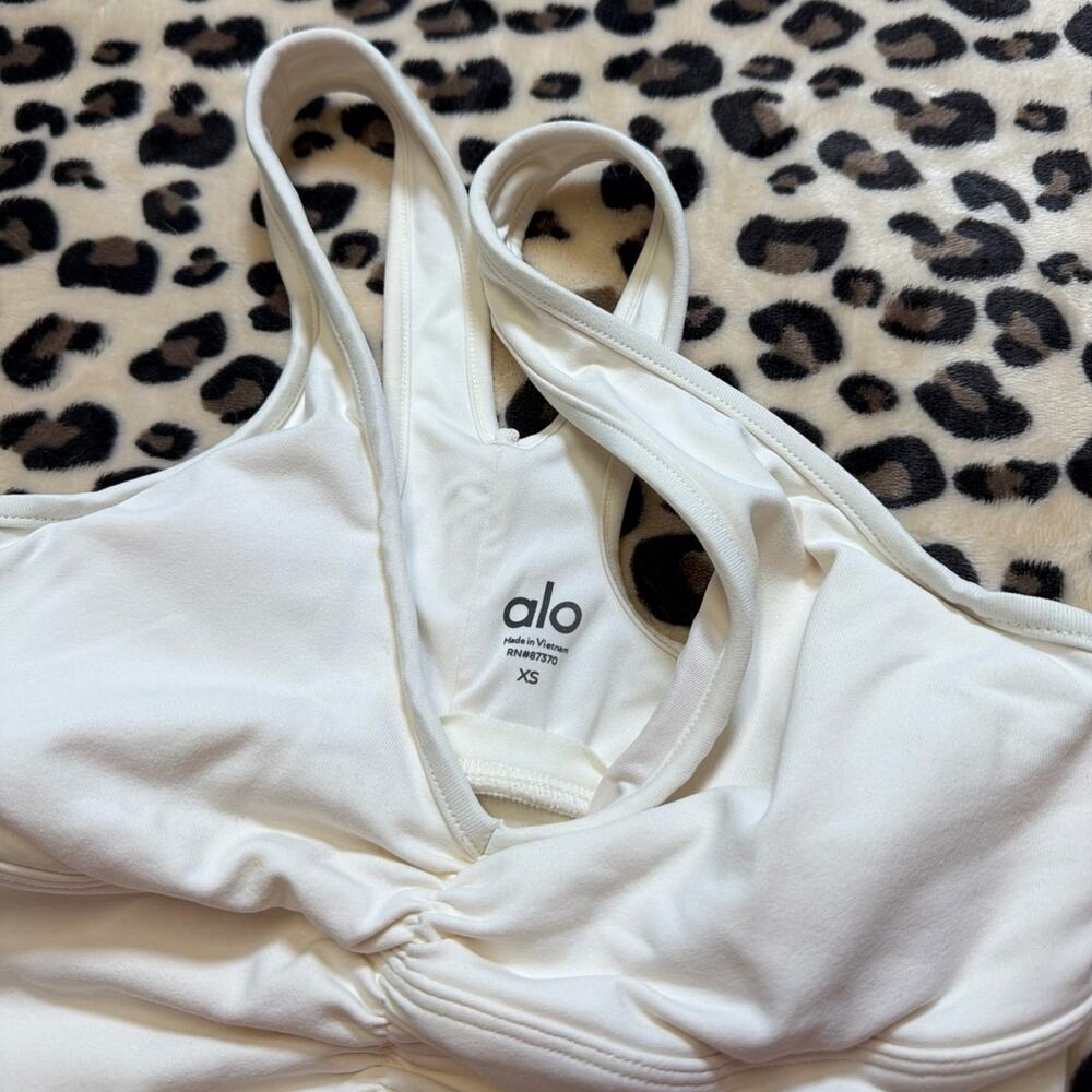 Alo Yoga Ivory Wild Thing Ruched V-Neck Sports Bra Crop Top Size XS - Picture 2 of 3